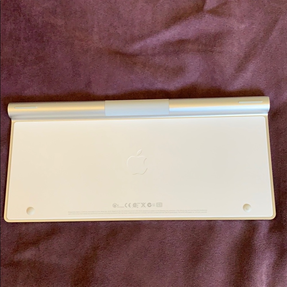Apple Magic Wireless Keyboard - Picture 2 of 2
